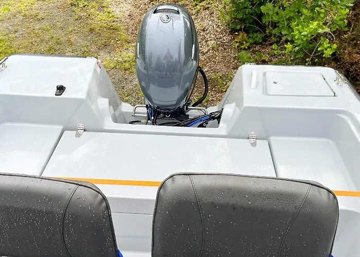 4 Person In Omastrand-by Traum